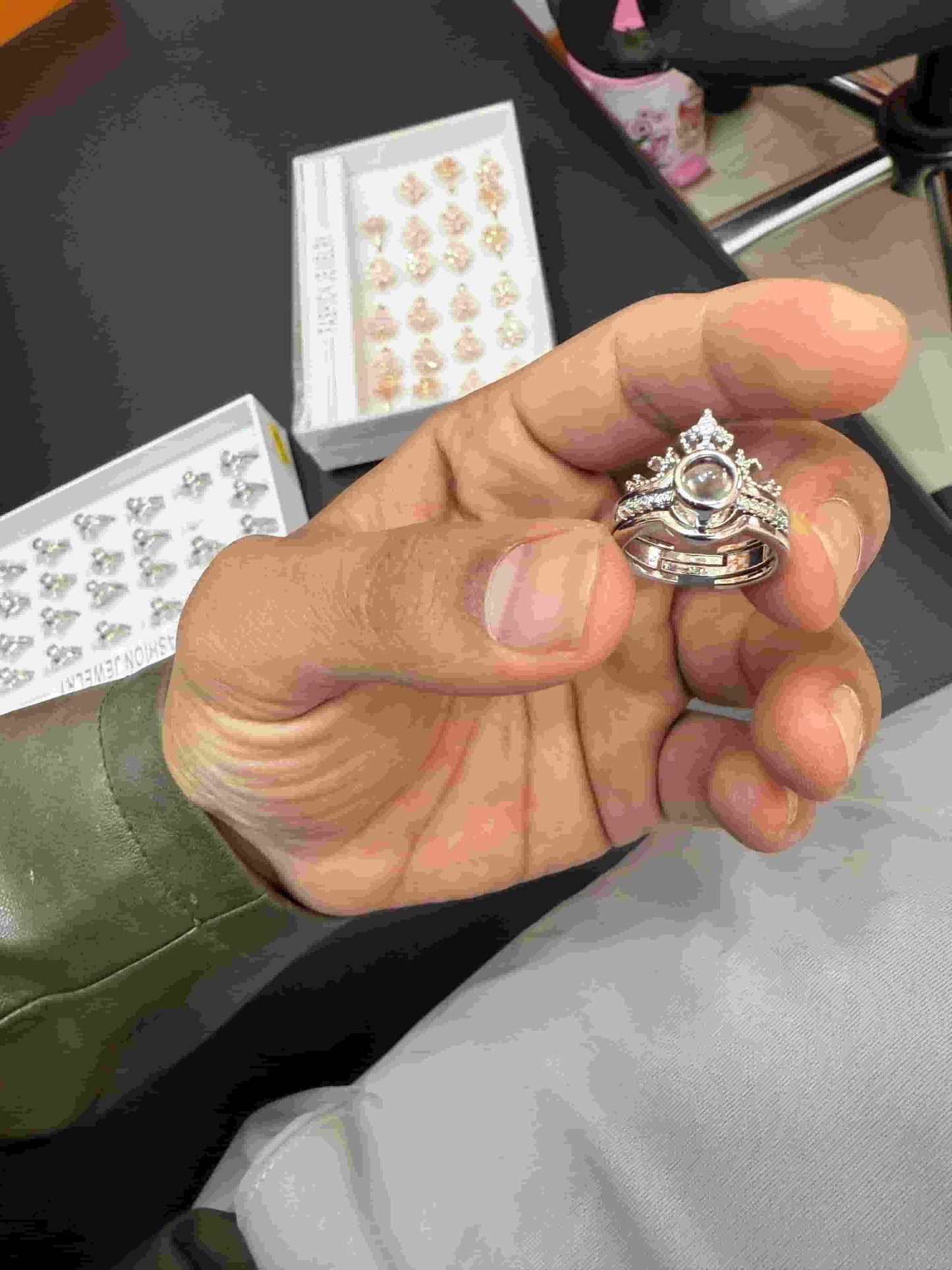 "I Love You" in 100 Languages Projection Ring – Adjustable Romantic Gesture Ring 💍❤️