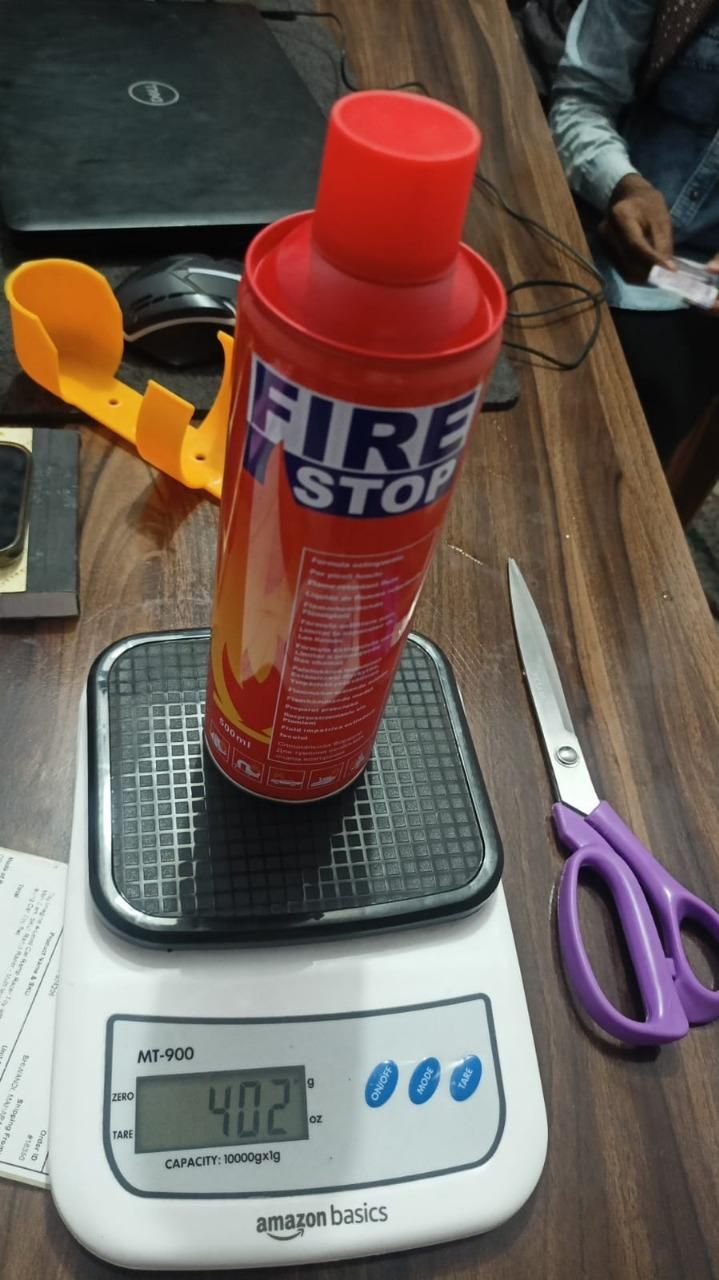 Car Fire Stop Emergency Spray (500ml) – Portable Flame Suppressant for Cars, Kitchens & Homes 🚗🔥🛡️