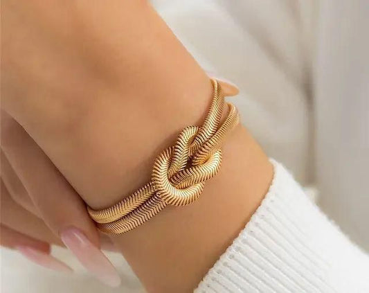 Luxurious Golden Snake Chain Bracelet – Elegant Gold-Plated Statement Piece 🐍✨