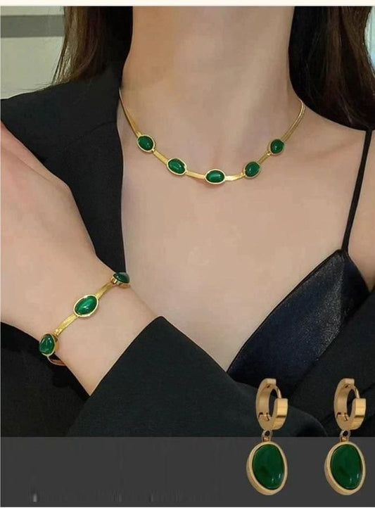 Royal Oval Green Crystal Necklace & Bracelet Set – 18K Gold Plated Stainless Steel Jewelry for Women 💎💚✨